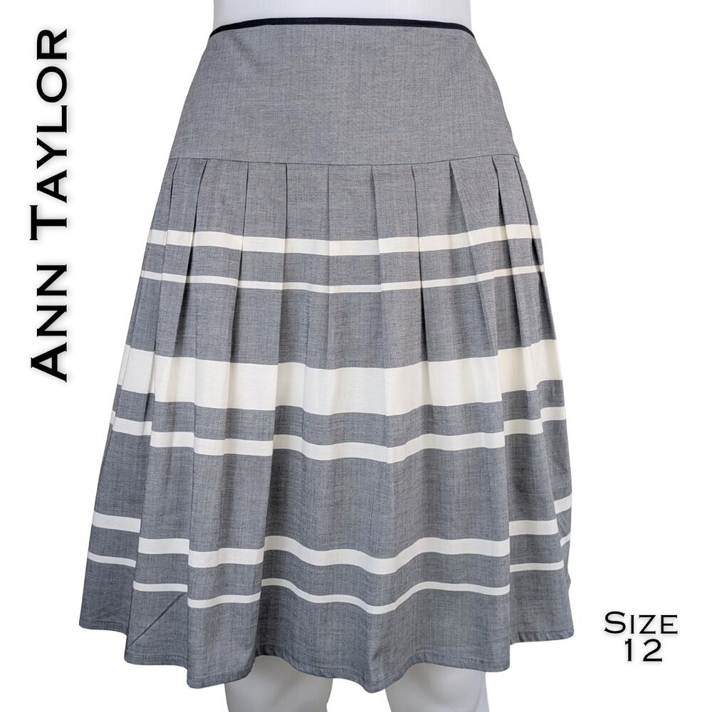 Ann Taylor Pleated Skirt 12 Gray Cream  Horizontal Stripe Knee Length Preppy